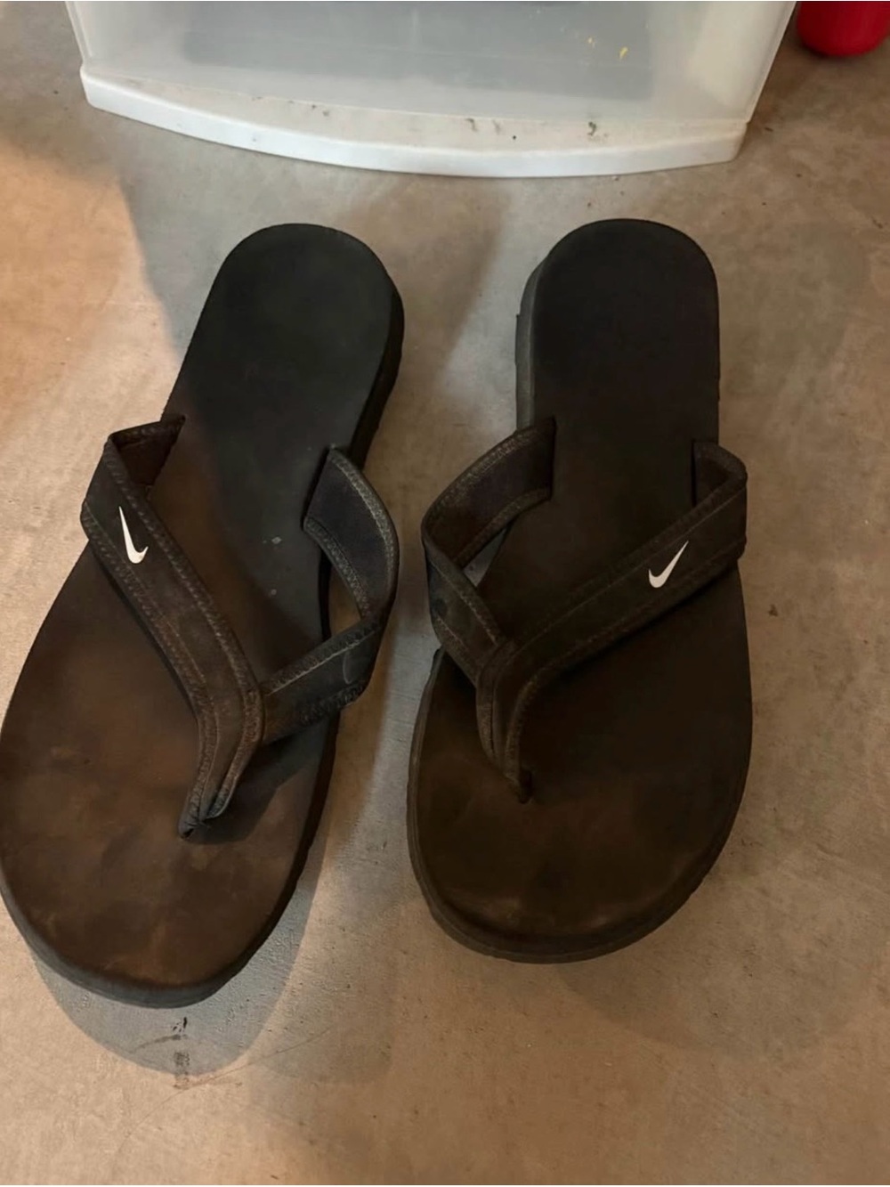 Nike women's Black & White Thong Sandal Flip-Flops